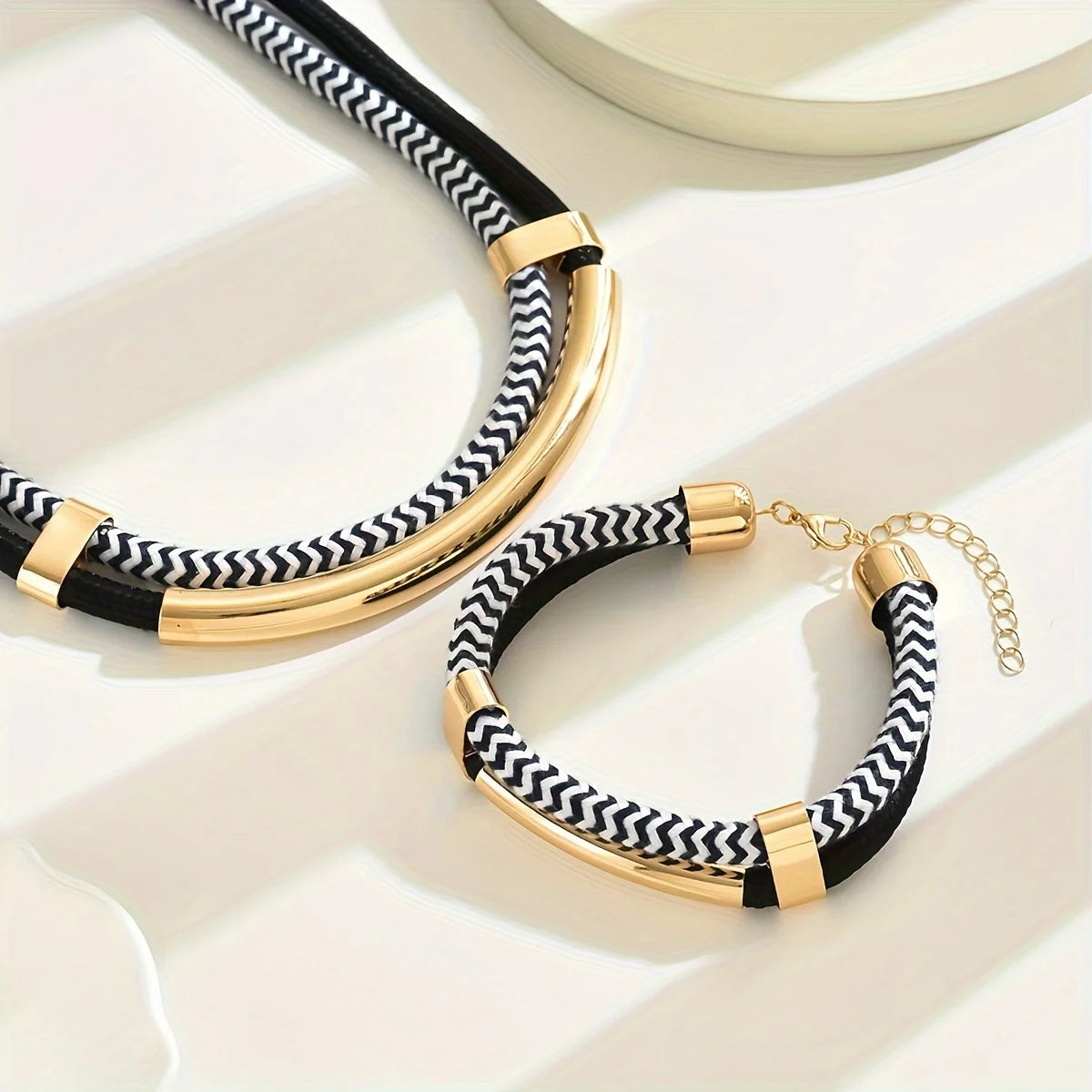 New Fashion Black and White Thick Double Line Metal Tube
