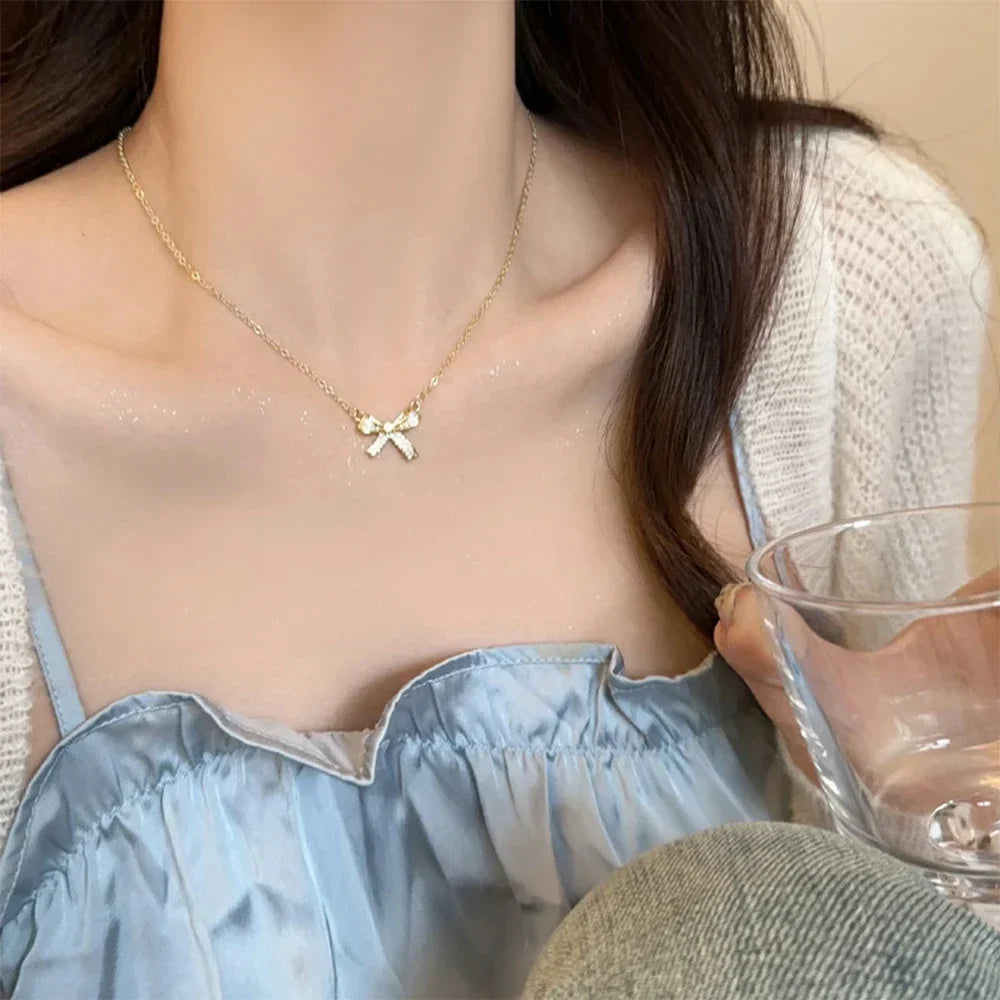 Exquisite Copper Inlaid Zirconia Bow Pendant Necklace for Women