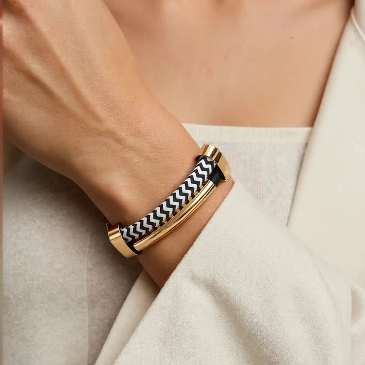 New Fashion Black and White Thick Double Line Metal Tube